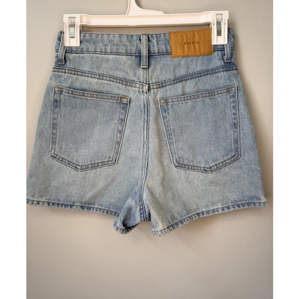 H&M &DENIM Light Wash High-Waisted Vintage Denim Mom Jeans Shorts Size 2